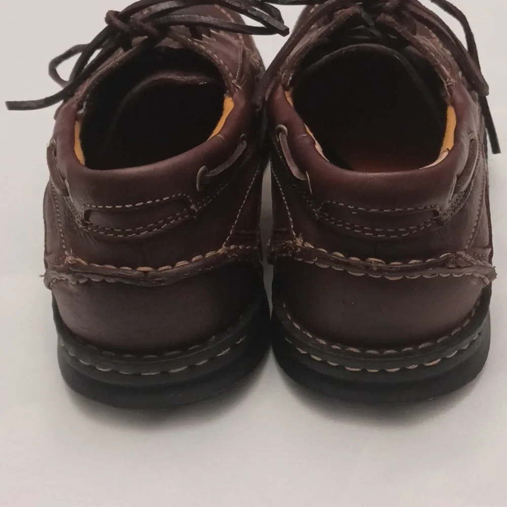 Bass size 9M men's brown upper leather shoes.